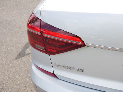 Used 2017 Volkswagen Passat 1.8T SE FWD image 17