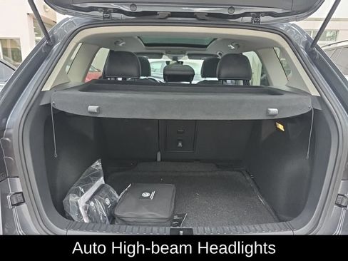 Used 2023 Volkswagen Taos SE w/ Panoramic Sunroof Package FWD image 10