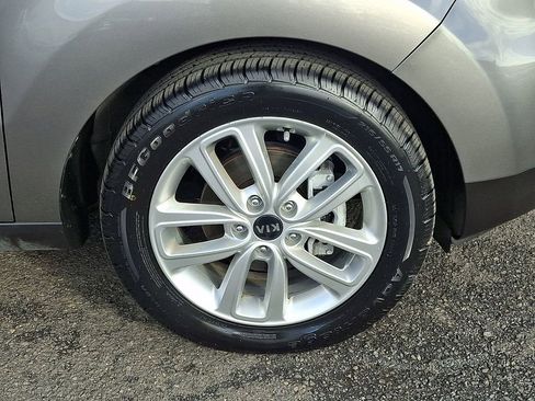 Certified 2019 Kia Soul + w/ Primo Package image 8