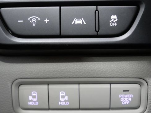 Used 2024 Kia Carnival LX FWD image 14