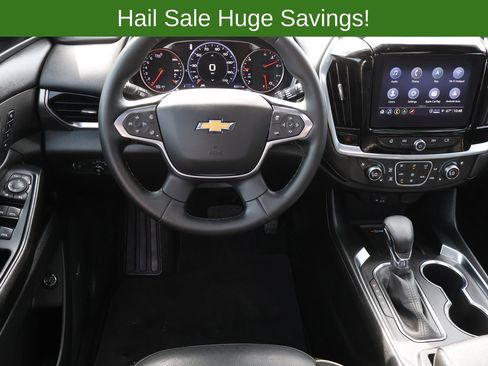 Used 2023 Chevrolet Traverse Premier FWD image 18