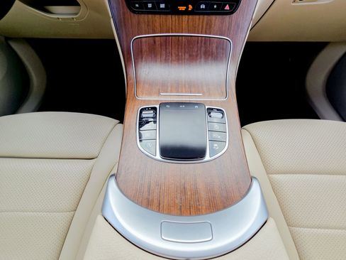 Used 2021 Mercedes-Benz GLC 300 4MATIC image 14