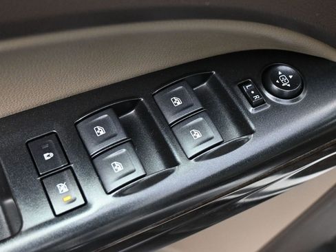 Used 2019 GMC Canyon SLE w/ SLE Convenience Package image 4