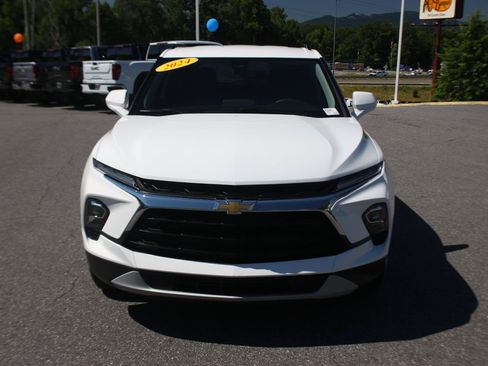 Used 2024 Chevrolet Blazer LT w/ Convenience Package FWD image 3