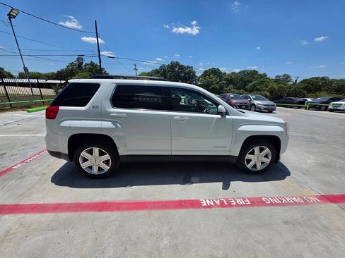 Used 2010 GMC Terrain SLT FWD image 16