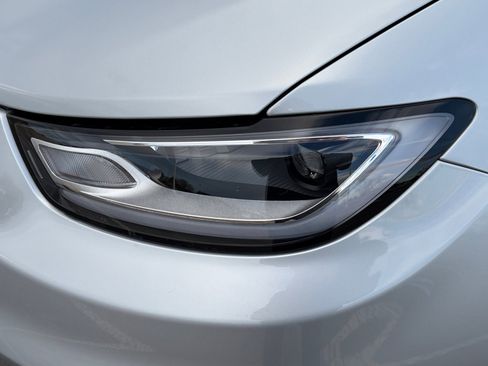 New 2026 Chrysler Pacifica Select image 12