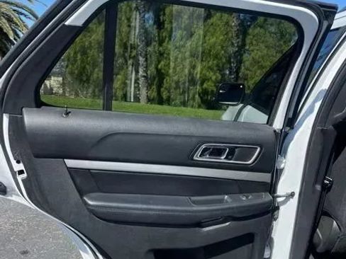 Used 2017 Ford Explorer XLT FWD image 11