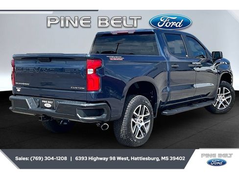 Used 2020 Chevrolet Silverado 1500 Custom Trail Boss w/ Custom Convenience Package AWD/4WD image 11
