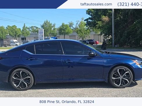 Used 2023 Nissan Altima 2.5 SR FWD image 2