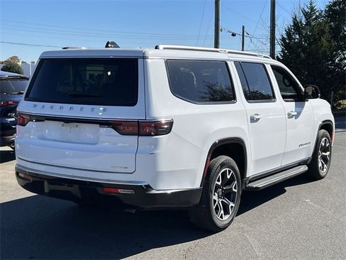 Used 2024 Jeep Wagoneer L Series III w/ Flexible Seating Group image 14