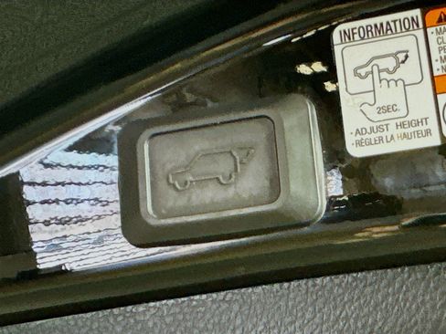 Used 2015 Toyota RAV4 Limited w/ Technology Package image 30