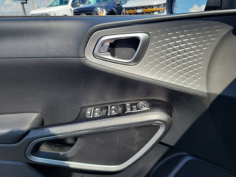 Used 2025 Kia Soul LX w/ LX Technology Package FWD image 20