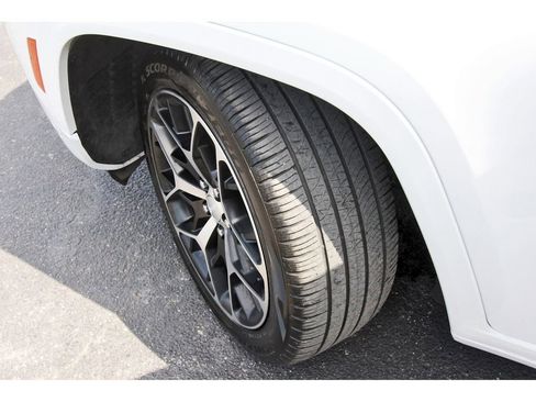 Used 2023 Jeep Grand Cherokee Summit AWD/4WD image 34