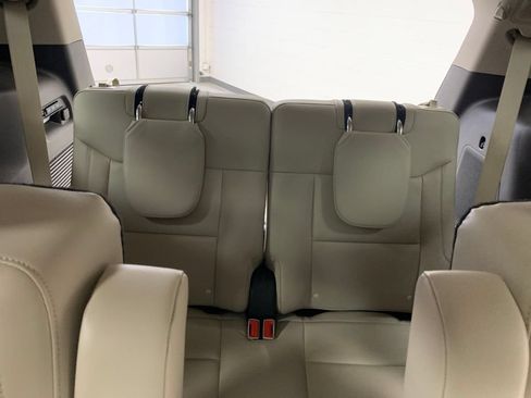 Used 2023 Ford Explorer Platinum w/ Premium Technology Package AWD/4WD image 12
