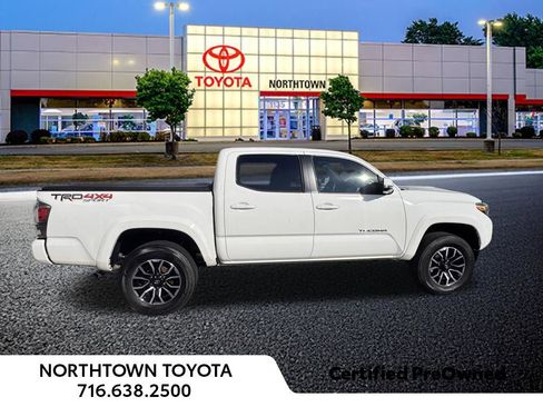 Used 2023 Toyota Tacoma TRD Sport w/ TRD Premium Sport Package AWD/4WD image 29