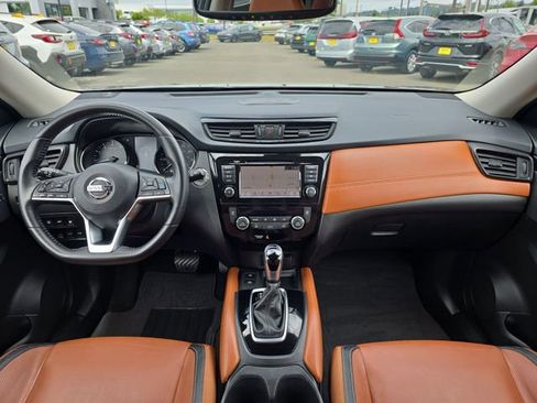 Used 2018 Nissan Rogue SL w/ Premium Package AWD/4WD image 11