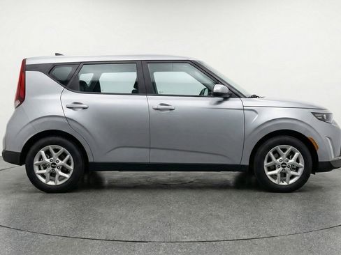 Used 2025 Kia Soul LX w/ LX Technology Package image 11