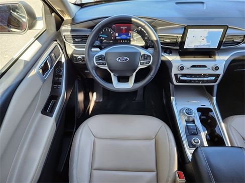 Certified 2022 Ford Explorer XLT w/ Equipment Group 202A image 13