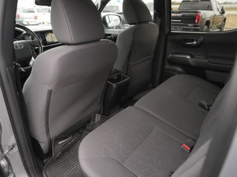 Used 2018 Toyota Tacoma TRD Sport image 11