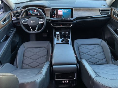 Used 2025 Volkswagen Atlas SE image 21