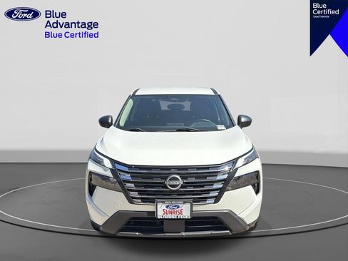 Used 2024 Nissan Rogue S FWD image 3