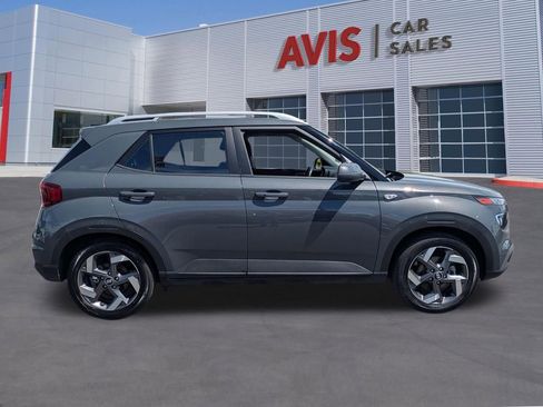 Used 2025 Hyundai Venue SEL FWD image 5