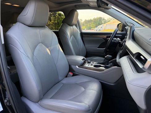 Used 2020 Toyota Highlander Limited AWD/4WD image 36