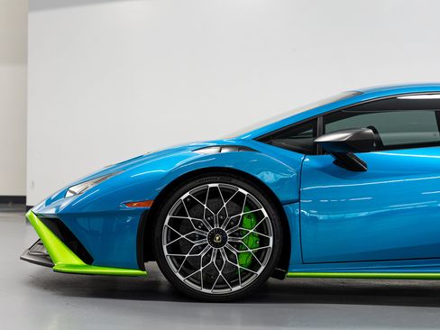Used 2022 Lamborghini Huracan STO RWD image 27
