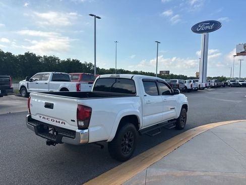 Used 2021 Toyota Tacoma SR5 RWD image 5