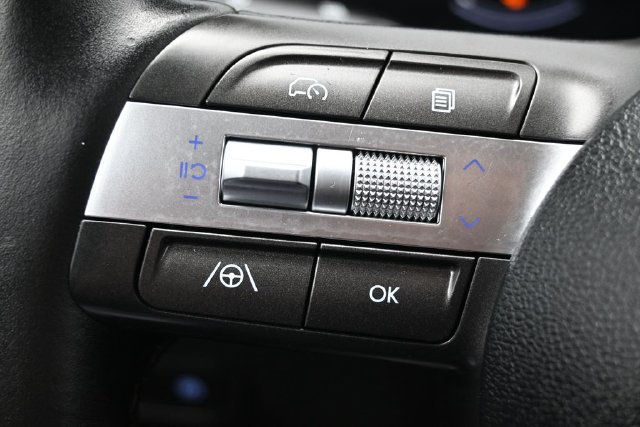 Used 2025 Hyundai Kona SEL FWD image 17