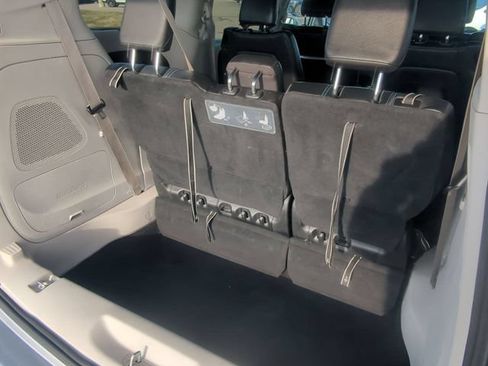 Used 2021 Chrysler Pacifica Touring-L w/ Uconnect Theater Family Group AWD/4WD image 23