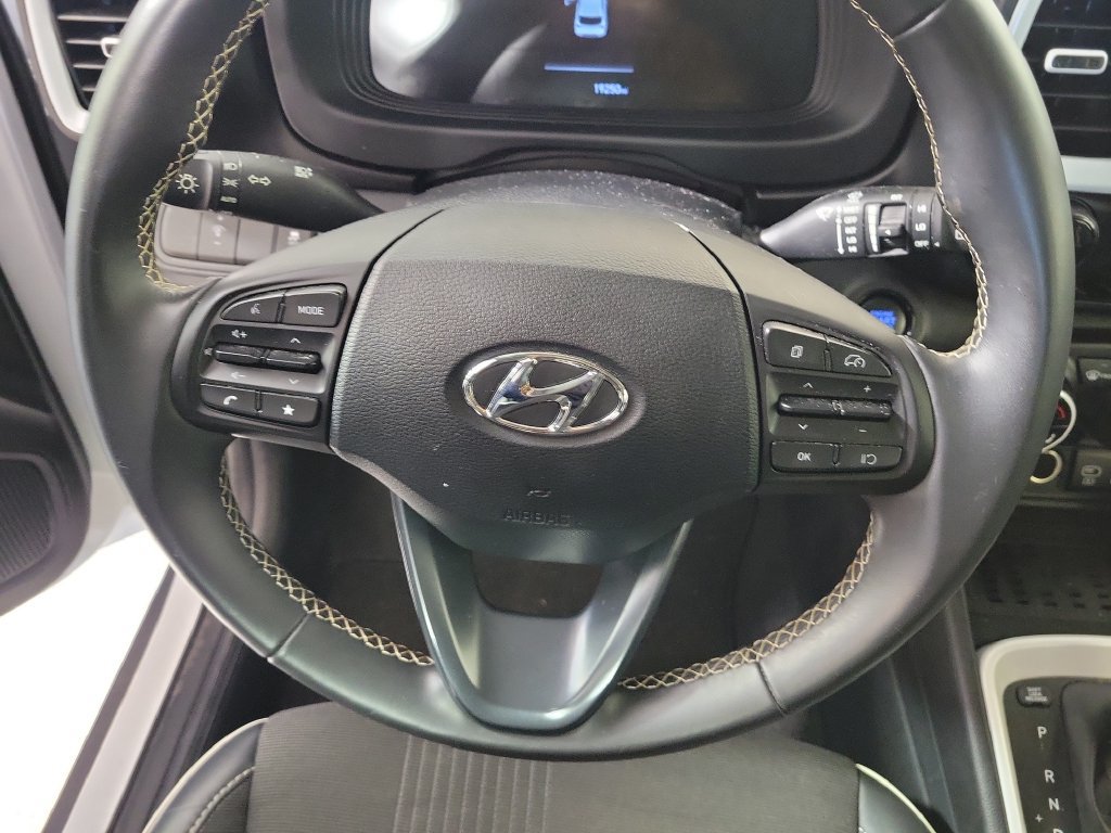 Used 2025 Hyundai Venue Limited FWD image 14