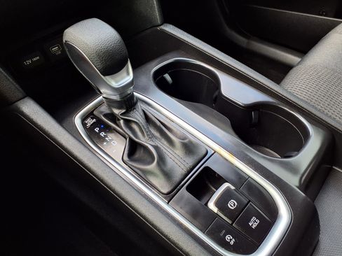 Used 2019 Hyundai Santa Fe SE image 12