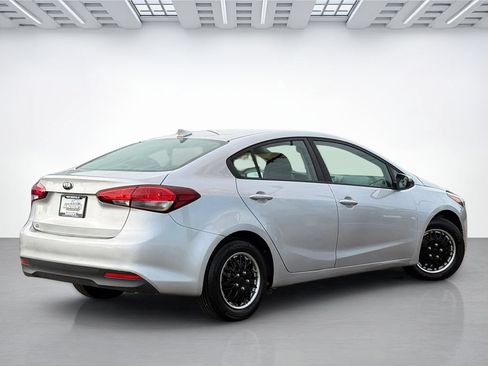 Used 2017 Kia Forte LX FWD image 5