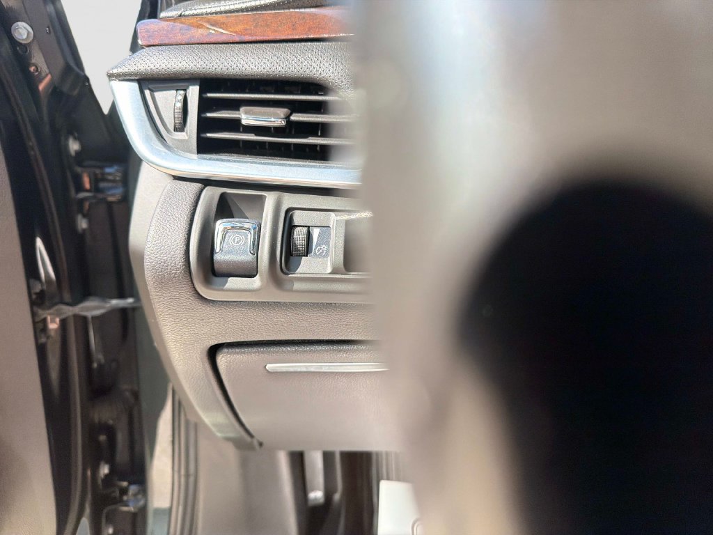 Used 2013 Cadillac XTS Luxury FWD image 30