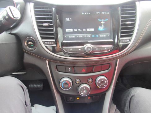 Used 2017 Chevrolet Trax LT w/ LT Convenience Package AWD/4WD image 18