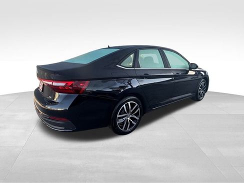 Used 2025 Volkswagen Jetta SE image 4