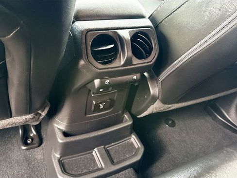 Used 2023 Jeep Wrangler Unlimited Sahara image 27