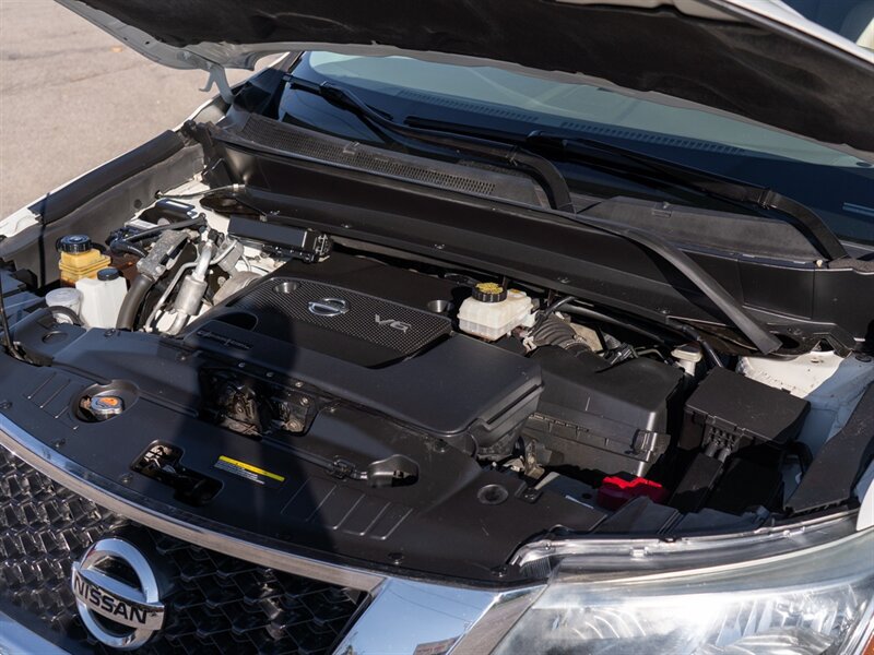 Used 2015 Nissan Pathfinder Platinum FWD image 13
