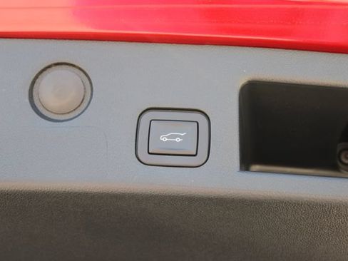 Used 2025 Chevrolet Equinox ACTIV w/ Safety and Technology Package FWD image 8