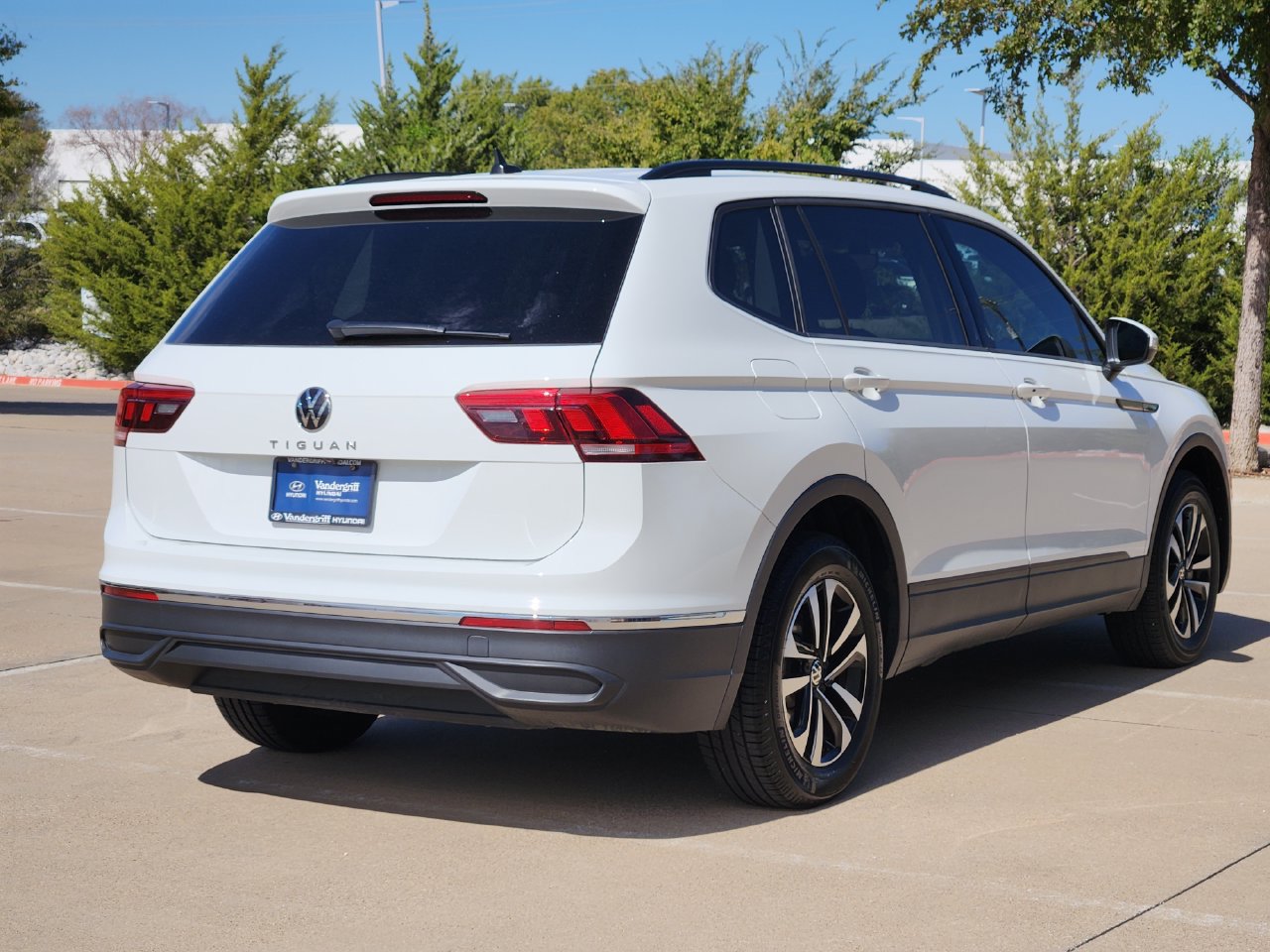 Used 2023 Volkswagen Tiguan S FWD image 4