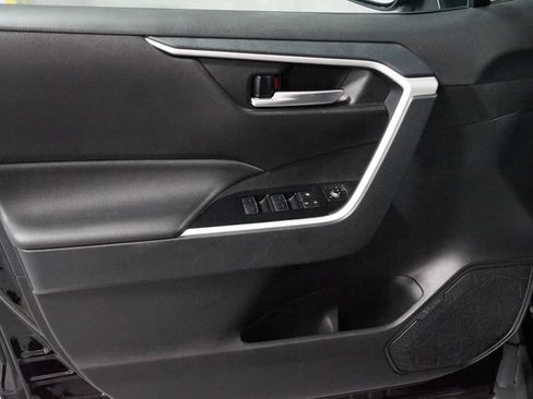 Used 2025 Toyota RAV4 XLE FWD image 30
