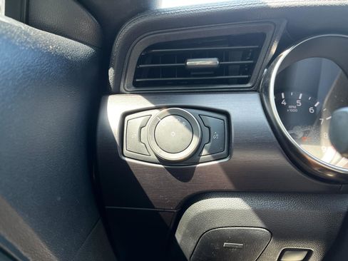 Used 2016 Ford Mustang Shelby GT350 w/ Technology Package image 32