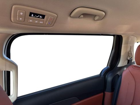 New 2026 Kia Carnival EX FWD image 11