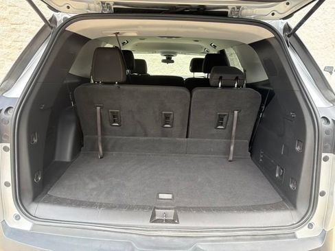 Used 2020 Chevrolet Traverse LS FWD image 12