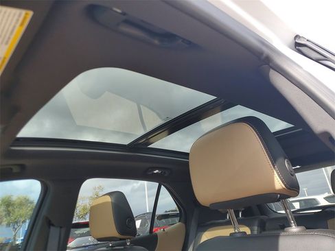 Used 2024 Chevrolet Equinox Premier image 30