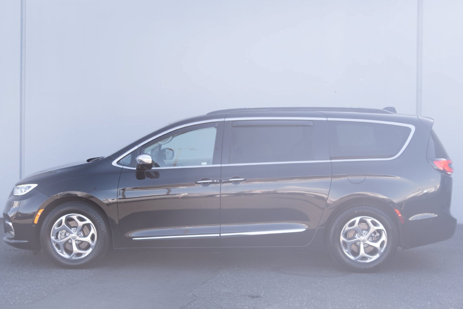 Used 2022 Chrysler Pacifica Limited FWD image 31