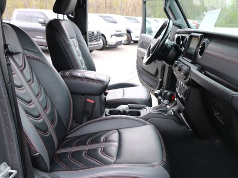 Used 2020 Jeep Wrangler Unlimited Sahara image 26