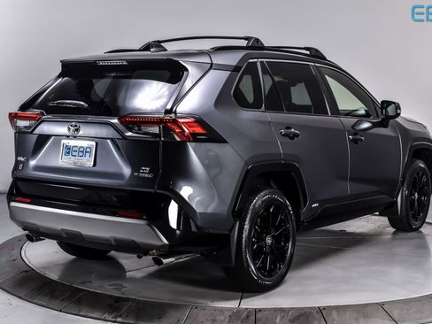 Used 2024 Toyota RAV4 SE image 6