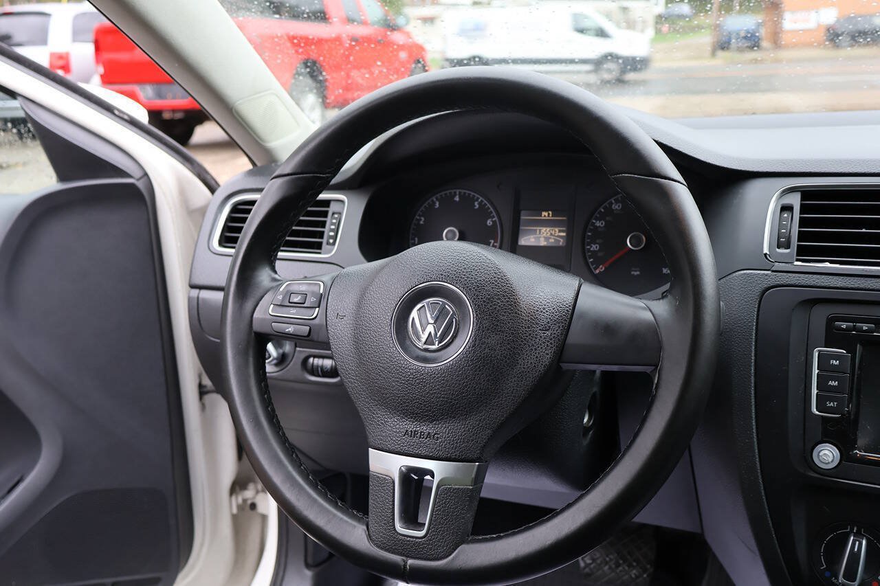 Used 2011 Volkswagen Jetta SE FWD image 22